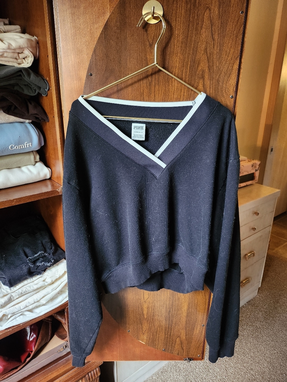 PINK Victoria's Secret Black V-Neck Cropped Pullover with Contrast Trim